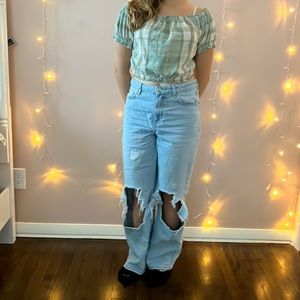 A green poofy crop top